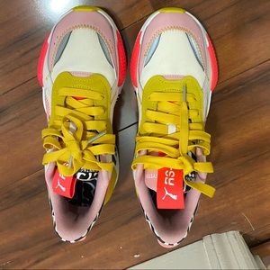 Super cute Puma sneakers